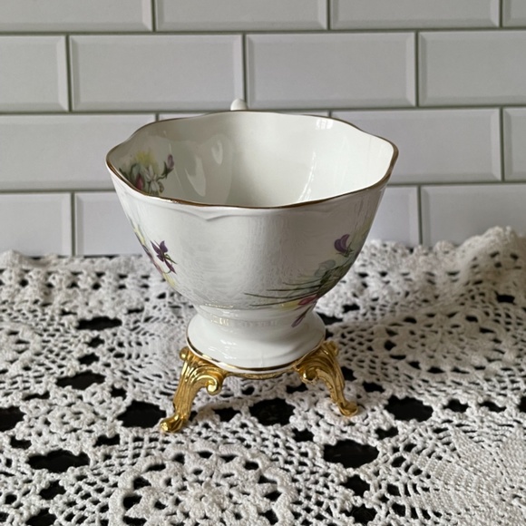 Royal Albert Bone China / Violets, purples and white flowers with green leaves - Picture 9 of 12